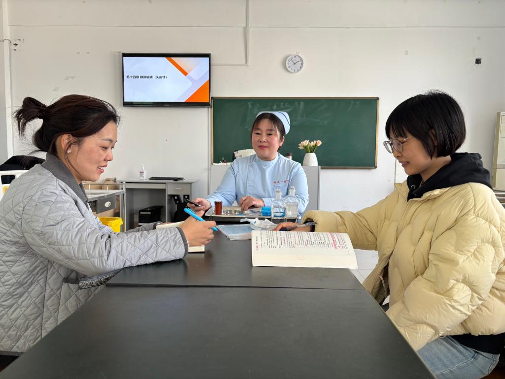 校际联合实训：护理学院教师赴蚌埠医科大学参与静脉输液技能示教课程